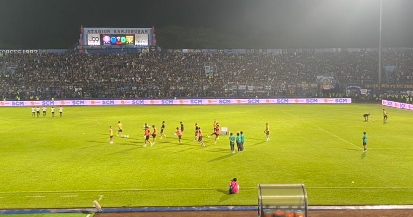 Stadion Kanjuruhan, Kabupaten Malang saat digunakan untuk Kompetisi Liga 1 musim 2022/2023. (Foto: Lalu Theo/Ngopibareng.id)