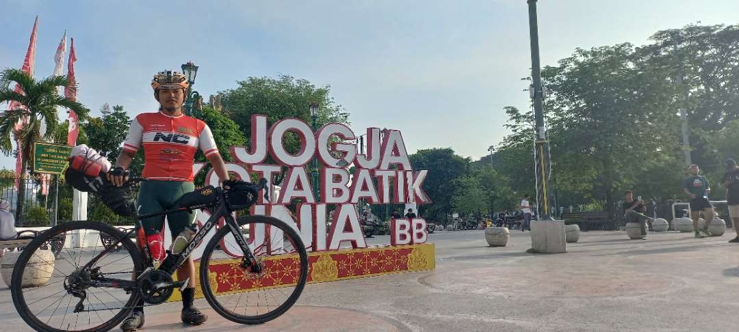 Ahmad Rofiq, anggota NC Procycling Jember yang sangat mencintai gowes jarak jauh hingga keliling Pulau Jawa. (Foto: Istimewa)