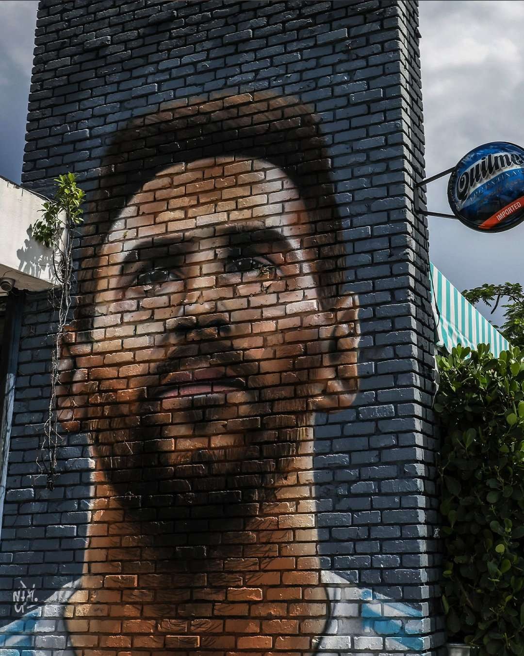 Mural raksasa Lionel Messi setelah heboh pemberitaan gabung Inter Miami. (Foto: Twitter)