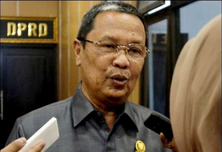 Ketua DPRD Bondowoso, Ahmad Dhafir menjelaskan DPRD sudah membahas surat pengajuan pengunduran diri Wabup Irwan Bachtiar Rahmat dari jabatannya.(Foto:Guido/Ngopibareng.id)