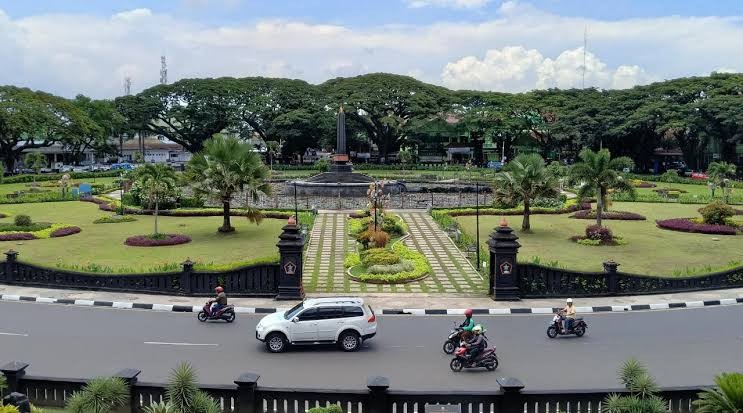 Alun-alun Tugu Kota Malang, Jawa Timur. (Foto: Lalu Theo/Ngopibareng.id)