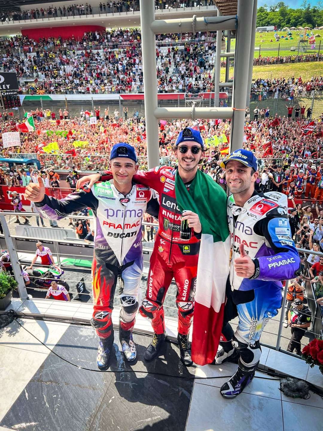 Francesco Bagnaia (tengah) juara MotoGP Italia di Sirkuit Mugello, Minggu 11 Juni 2023. (Foto: Twitter @motoGP)