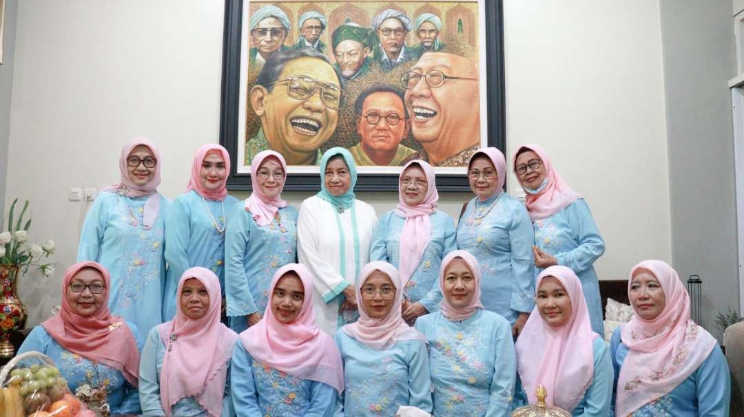 Para pengurus Yayasan Kesejahteraan Muslimat Nahdlatul Ulama (YKMNU) genap berusia 60 tahun pada 11 Juni 2023. +foto: PP muslimat NU)
