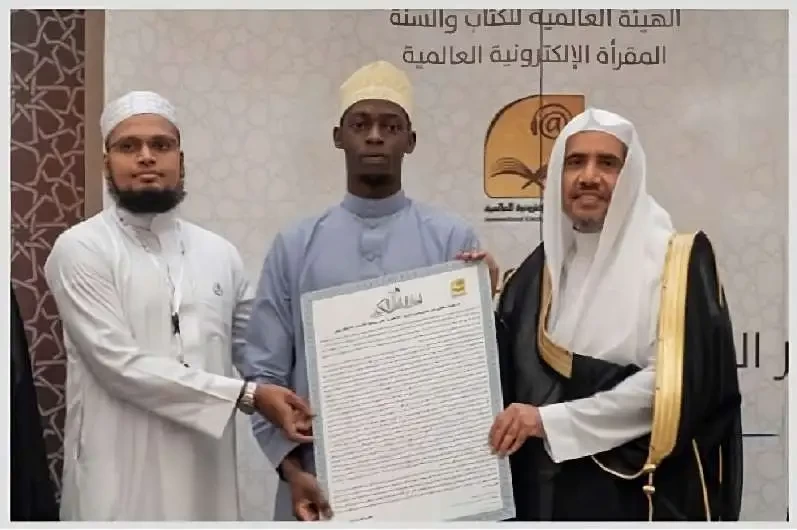 Sekjen Liega Muslim Dunia, Syekh Dr. Mohammed bin Abdulkarim Al-Issa, penghafal Al-Quran. (Foto: akun twitter@MhmdAlissa)
