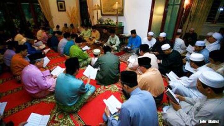Yasinan bagian dari tradisi masyarakat Islam di Indonesia dalam mengembangkan dakwah di tengah masyarakat. (Foto: dok/Ngopibareng.id)