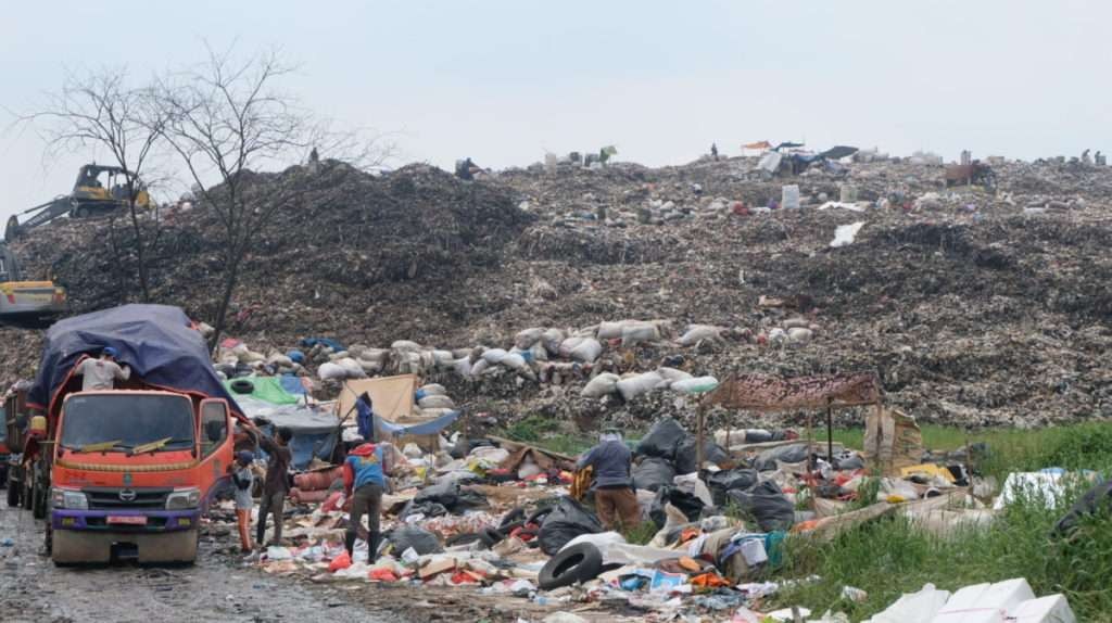 Sampah yang menggunung di Kota Bekasi, Jawa Barat. (Foto: dok perpustakaan.menlhk)