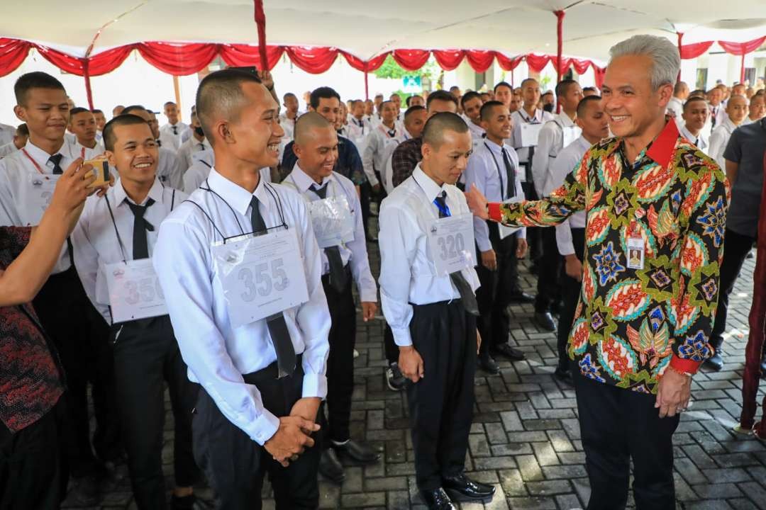 Gubernur Jawa Tengah Ganjar Pranowo tambah kuota PPDB SMA/SMK Negeri di Jateng. (Foto: Humas Pemprov Jateng)