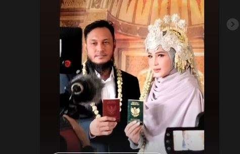 Amalia Fujiawati, mantan istri siri Bambang Pamungkas, resmi menikah di KUA. (Foto: Instagram)