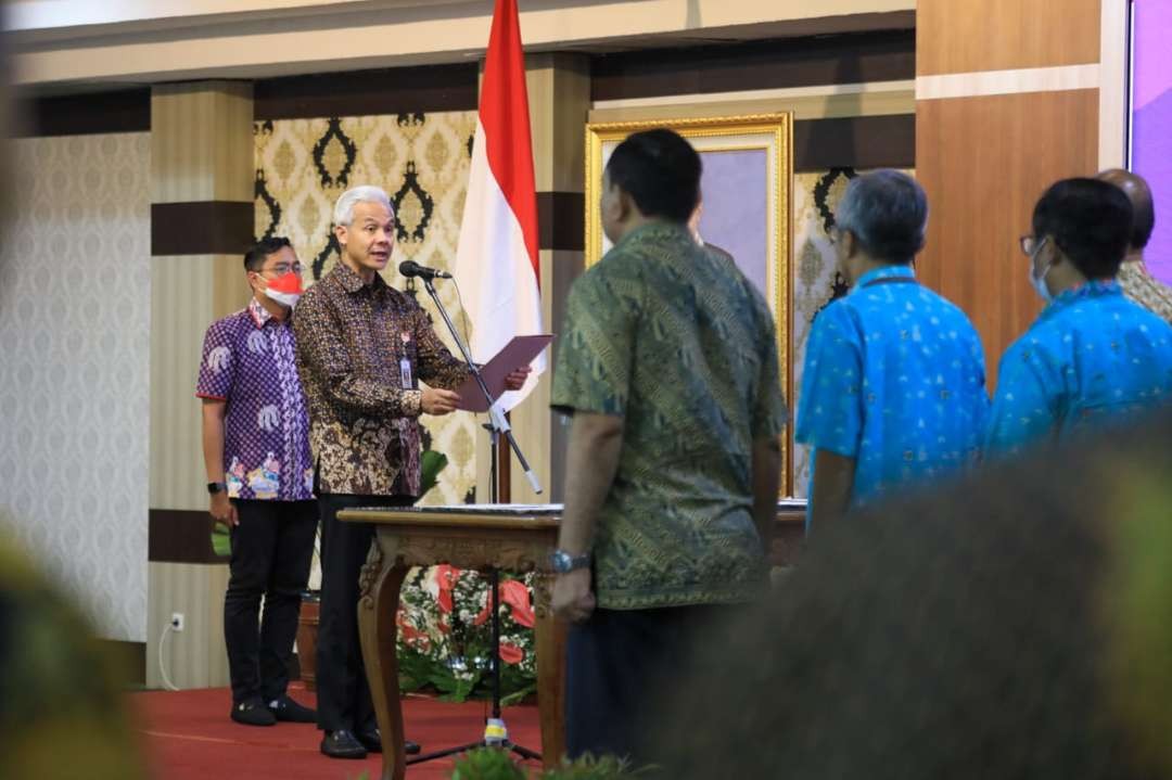 Gubernur Jawa Tengah Ganjar Pranowo Ketika lantik pejabat Pemprov Jateng. (Foto: Humas Jateng)