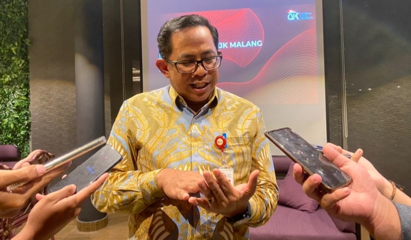 Kepala OJK Malang, Sugiarto Kasmuri usai menyampaikan materi terkait literasi keuangan. (Foto: Lalu Theo/Ngopibareng.id)