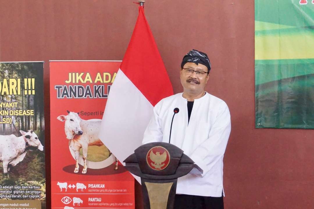 Walikota Pasuruan Saifullah Yusuf dalam pengukuhan lima Kelompok Tani Ternak dan Agen Pelapor Peternak Peduli Penyakit Hewan. (Foto: Ist)