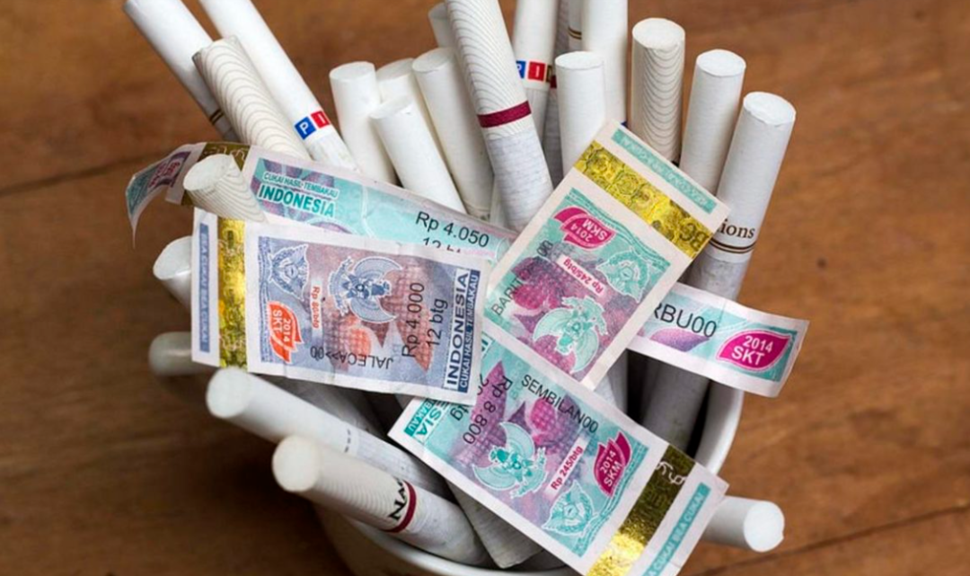 Bupati Lumajang Thoriqul Haq (Cak Thoriq) berpesan agar para perokok ikut membantu negara. Caranya dengan membeli rokok legal. (Foto: Pajak.com)