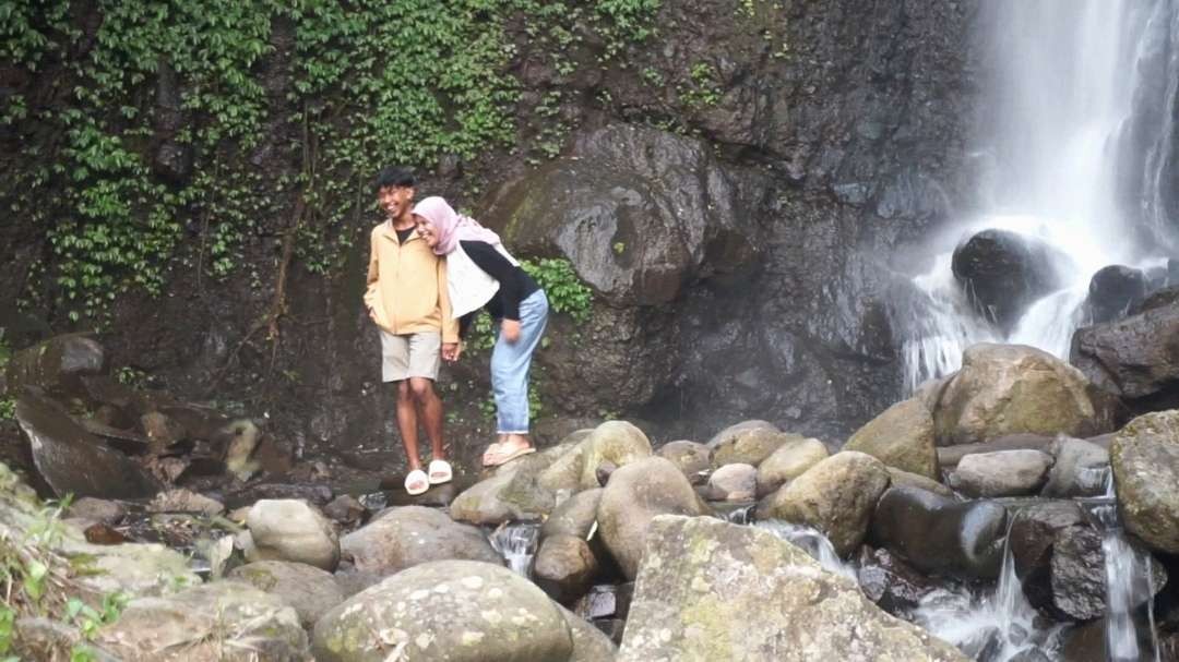 Air terjun Coban Watu Gedek, di kawasan wisata alam Nogosari.(Foto Deni Lukmantara/Ngopibareng)
