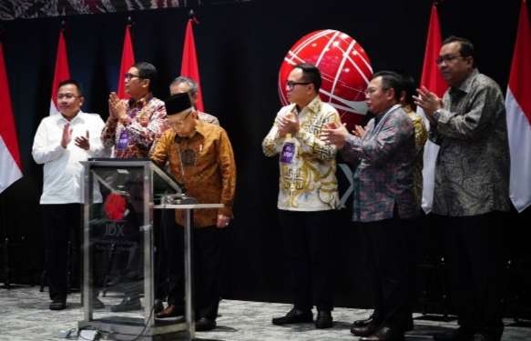 Wapres Ma'ruf Amin meresmikan Pencatatan Perdana Efek Beragun Aset Syariah berbentuk Surat Partisipasi (EBAS-SP) di Bursa Efek Indonesia. (Foto: Setwapres)