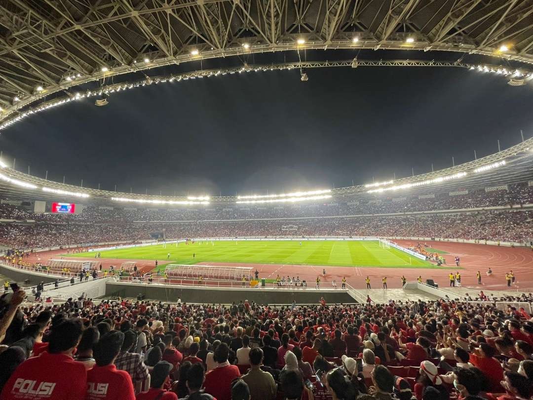 Stadion Utama Gelora Bung Karno (SUGBK) jadi saksi laga Timnas Indonesia melawan Argentina, juara Piala Dunia 2022. (Foto: Arif Afandi/Ngopibareng.id)