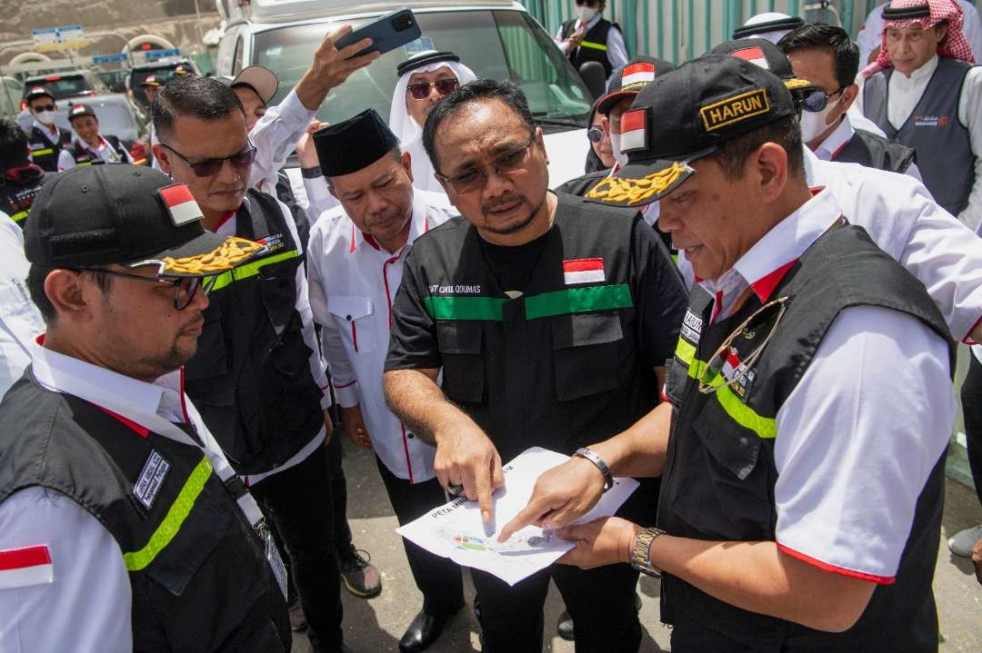 Menteri Agama Yaqut Cholil Qoumas (Gus Yaqut) meninjau kesiapan layanan jemaah haji Indonesia di Mina, Rabu 21 Juni 2023. (Foto: Kemenag)