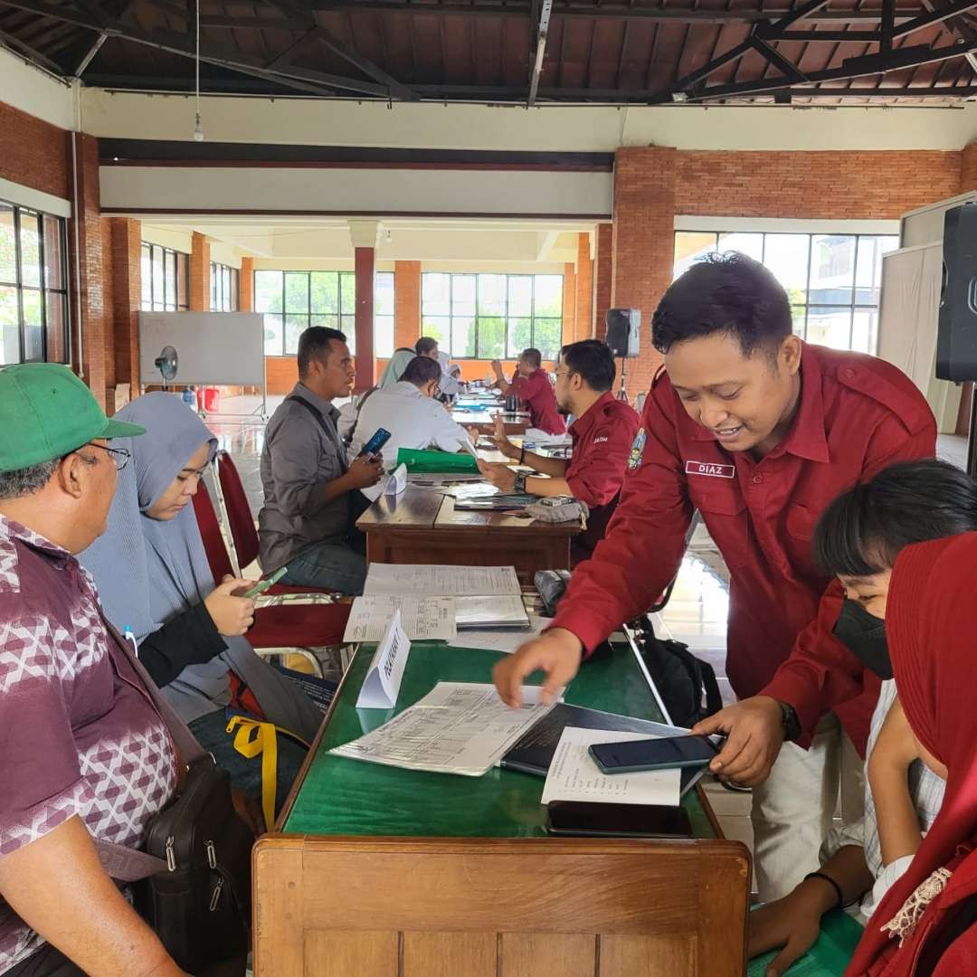 Pendaftaran PPDB tahap pertama tingkat SMK/SMA di Jawa Timur. (Foto: Istimewa)