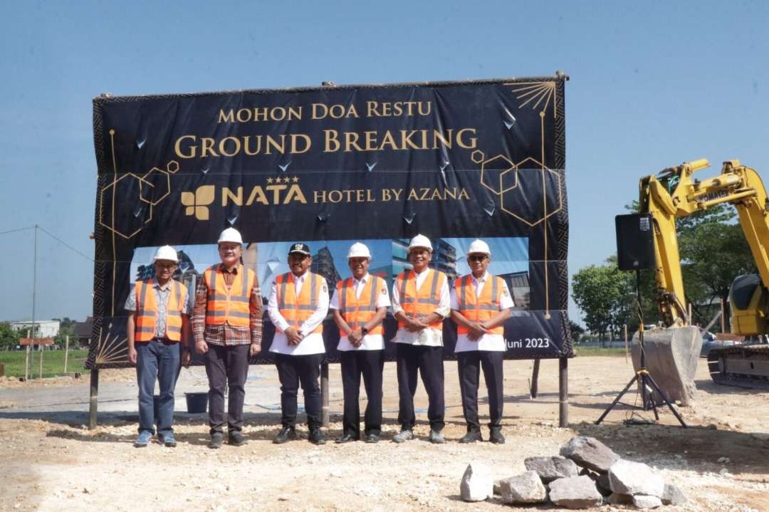 Bupati Ngawi Ony Anwar Harsono saat menggelar ground breaking untuk Nata Hotel, milik Pemkab Ngawi pada Rabu 21 Juni 2023 lalu.