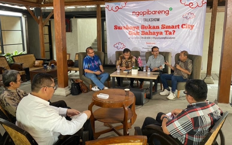 Diskusi Surabaya Bukan Smart City, Gak Bahaya Ta? (Foto: Andhi Dwi/Ngopibareng.id)