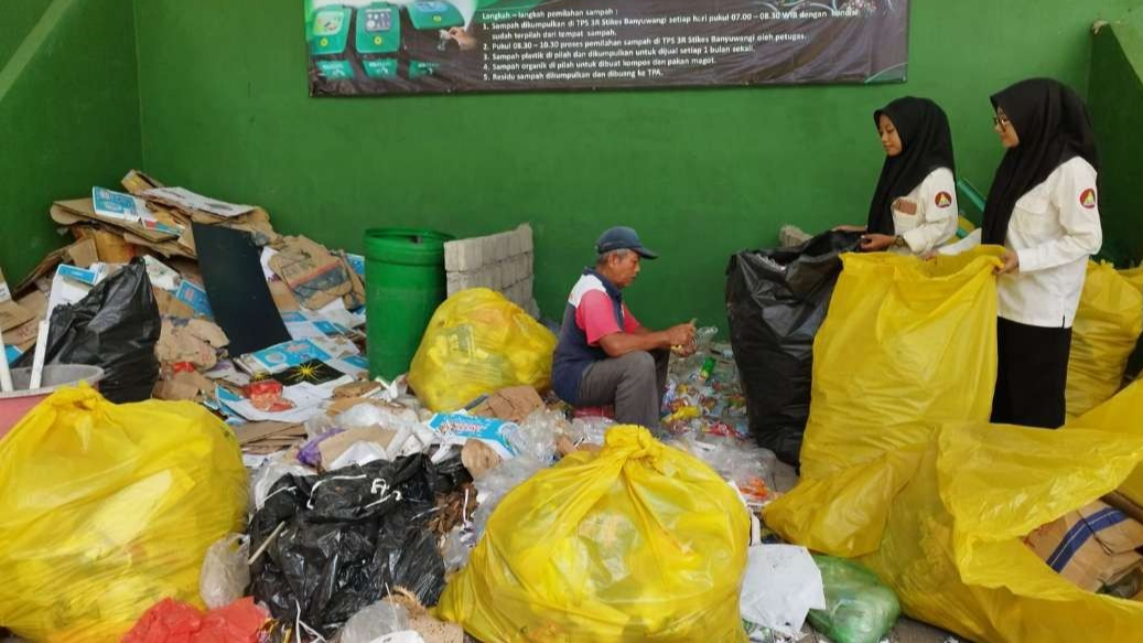 Tempat pengolahan dan pengelolaan sampah di Stikes Banyuwangi (fotol: Muh Hujaini/Ngopibareng.id)