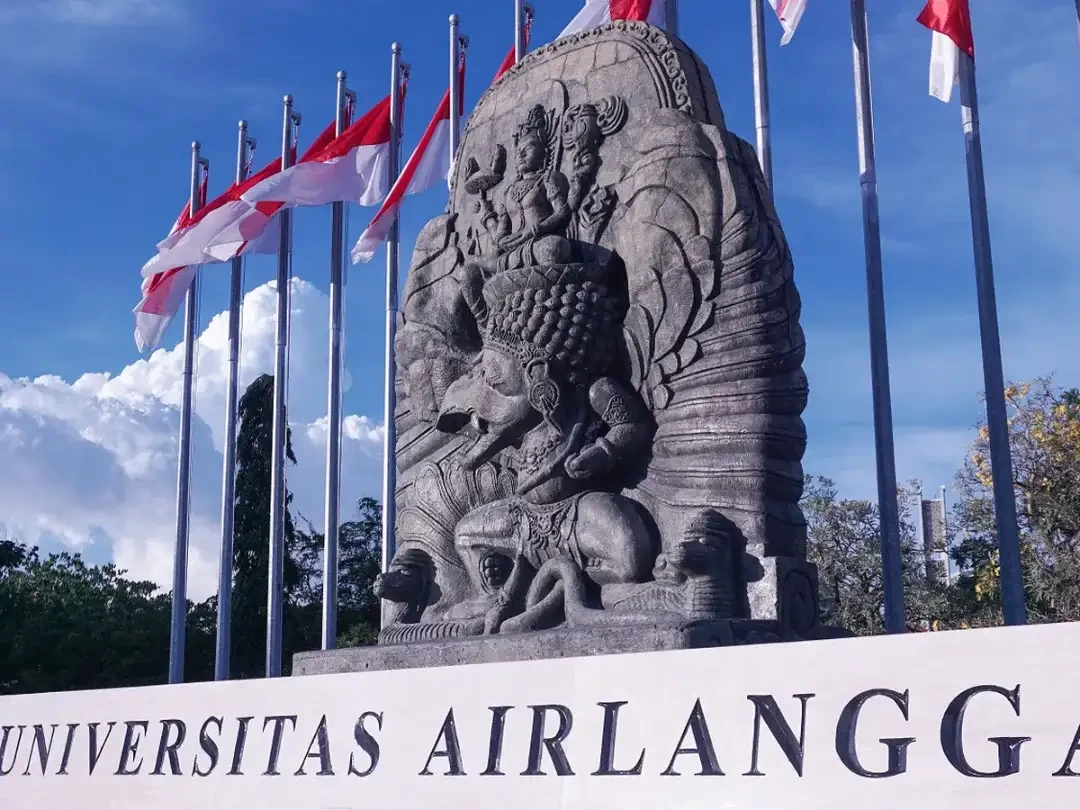 Universitas Airlangga Surabaya mengalami kenaikan peringkat di kancah dunia. (Foto: Pita Sari/Ngopibareng.id)