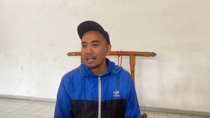 Ketua DKM Kota Malang, Dimas Novid saat ditemui di Gedung DKM Kota Malang, enggan ungkap kronologi seniman meninggal. (Foto: Lalu Theo/Ngopibareng.id)