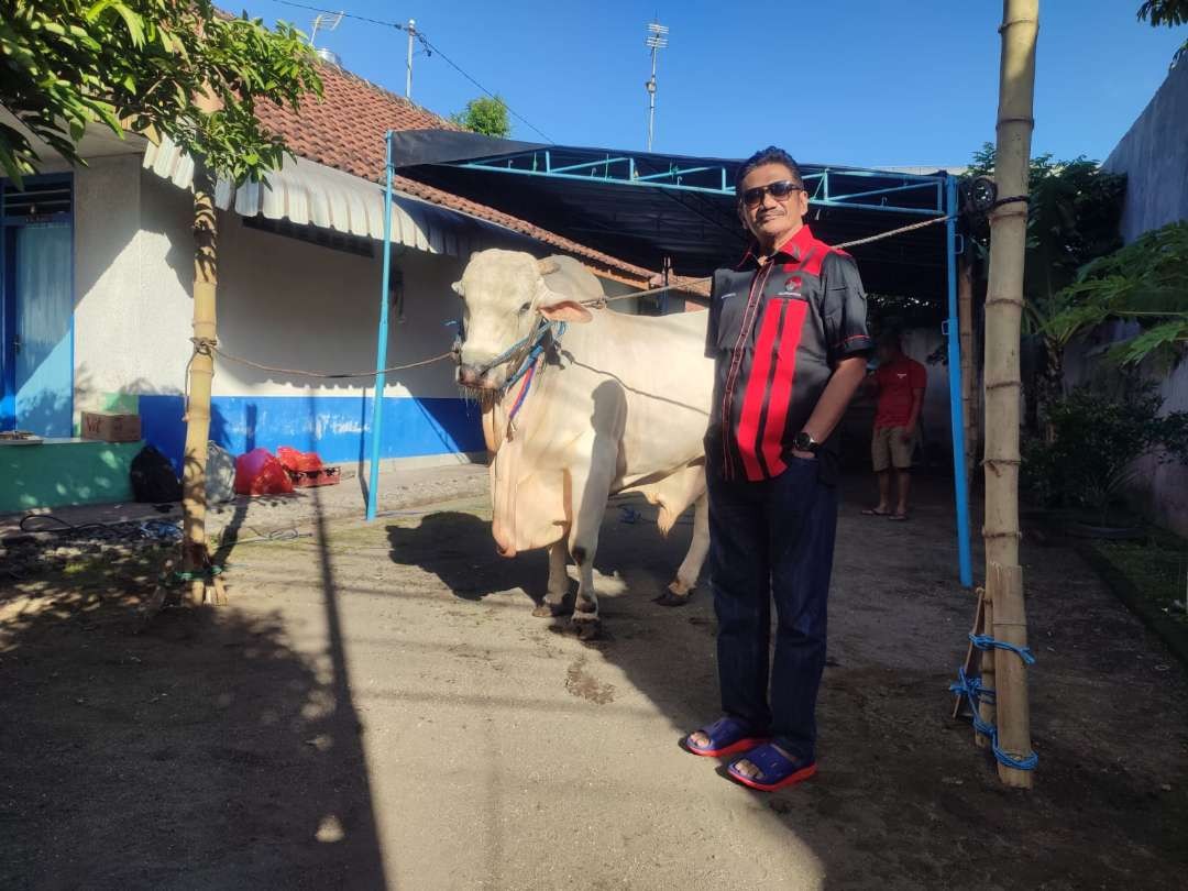 Ketua DPRD Kota Kediri Gus Sunoto Imam Mahmudi blusukan luar kota mencari sapi Jawa untuk kurban. (Foto: Istimewa)