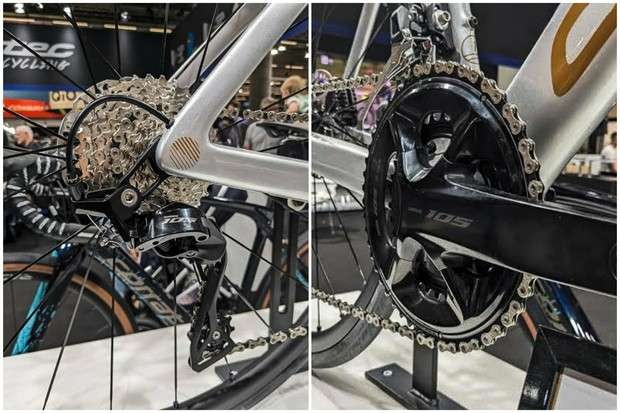 Grupset Shimano 105 12 speed mechanical dipasang di sepeda Corratec di Eurobike 2023. (Foto: Istimewa)