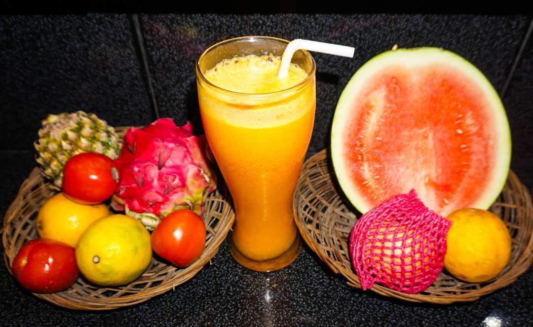 Kombinasi jus semangka, wortel, dan lemon efektif turunkan kolesterol (foto : Aini/Ngopibareng.id)