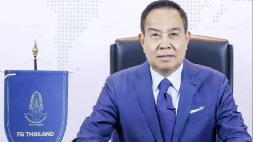 Ketua Umum Federasi Sepakbola Thailand (FAT), Somyot Poompanmuang  resmi mundur dari jabatannya per hari ini, Sabtu 1 Juli 2023. (Foto: Instagram)