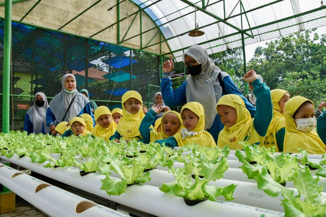 Kunjungan para anak TK hingga SD di Mini Agrowisata milik DKPP Kota Surabaya. (Foto: Humas Pemkot Surabaya)