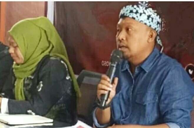 Ketua KPU Bondowoso Junaedi dan Komisioner Divisi Teknis KPU Bondowoso, Heniwati.(foto:guido/ngopibareng.id)