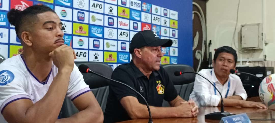 Ditahan imbang Borneo FC 1-1, pelatih Persik Marcelo Rospide bilang hasilnya sudah cukup fair. (Fendi Lesmana/Ngopibareng.id)