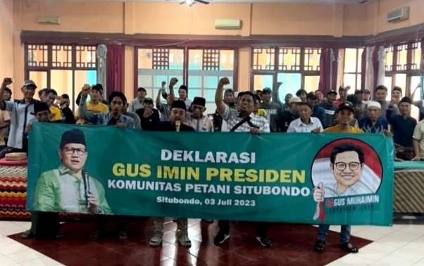 Komunitas Petani Situbondo deklarasi mendukung Muhain Iskandar maju capres di Pilpres 2024.(foto: istimewa/komunitas petani Situbondo)