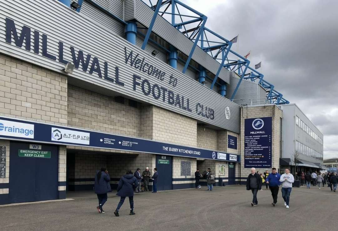 Seluruh elemen Milwall FC, klub dari kompetisi kasta kedua di Inggris berduka karena sang pemilik tewas dalam kecelakaan tragis. (Foto: Santosfootballplanet.com)