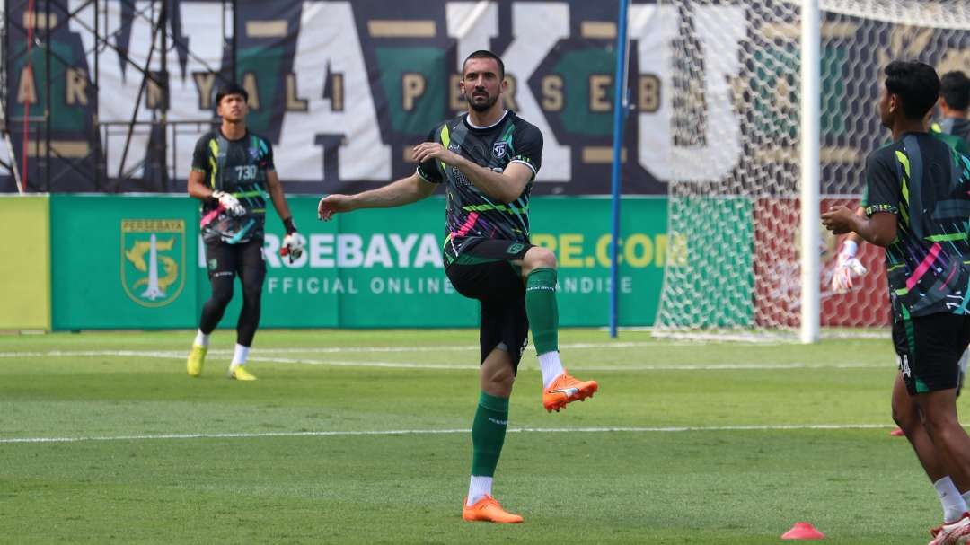 Bek asing Persebaya, Dusan Stevanovic diharap mampu menjadi benteng tangguh di lini pertahanan tim. (Foto: Fariz Yarbo/Ngopibareng.id)