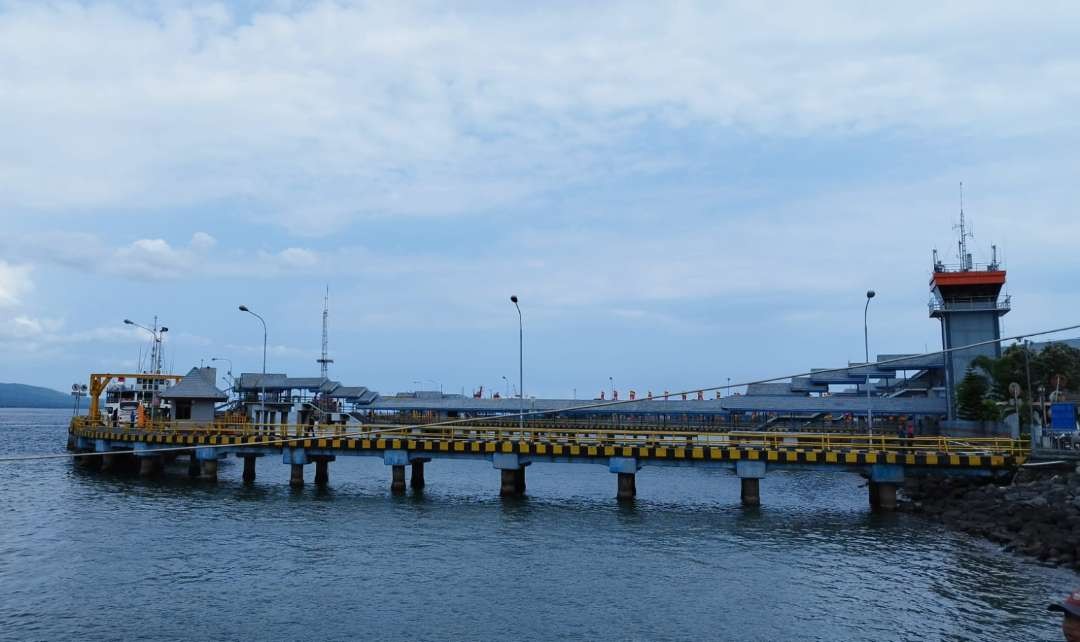 Aktivitas di Dermaga MB 1 Pelabuhan Ketapang Banyuwangi, beberapa waktu lalu. (Foto: Muh Hujaini/Ngopibareng.id)