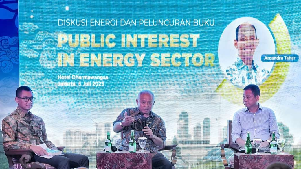 Diskusi energi dan bedah buku Public Interest in Energy Sector yang ditulis Arcandra Tahar Ph.D, Wamen ESDM periode 2016-2019 di Jakarta, Rabu malam 5 Juli 2023. (Foto: Istimewa)