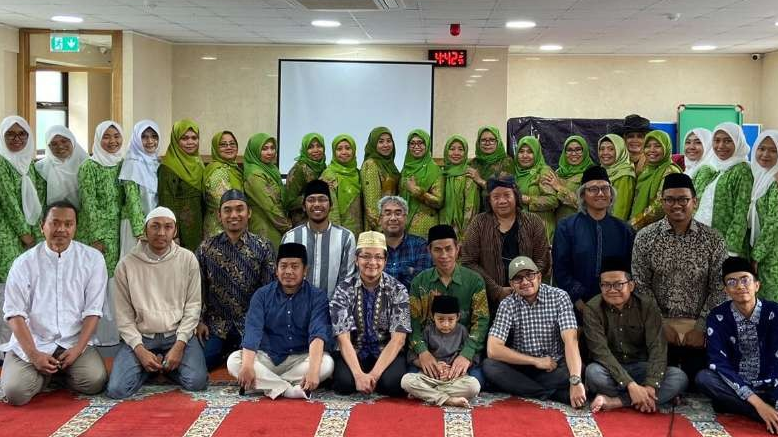 Prosesi pelantikan PCI Fatayat NU Inggris dilaksanakan di Masjid Zeenatul Islam Coventry, Inggris, Minggu (02 Juli), dan berlanjut dengan rapat internal program, hingga Jumat (07 Juli 2023). (Foto: pp fatayat NU)