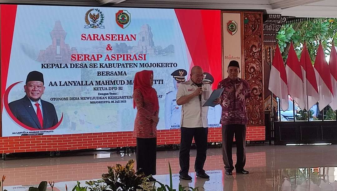 Ketua DPD RI terima usulan AKD Kabupaten Mojokerto. (Foto: Deni Lukmantara/Ngopibareng.id)