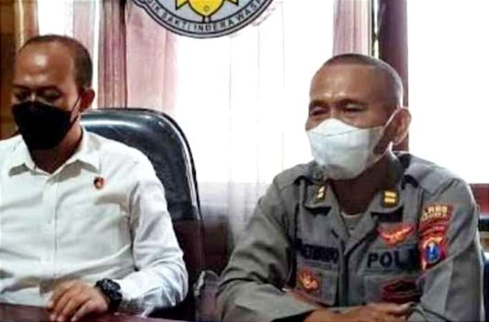 Kasi Humas Polres Situbondo, Iptu Achmad Sutrisno (kanan)mengatakan laporan dugaan penipuan pedagang sapi segera ditindaklanjuti.(foto:Humas Polres Situbondo)