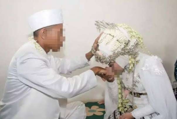 Potret pernikahan Fahmi dan Anggi. Baru sehari menikah, Anggi kabur. (Foto: Twitter)
