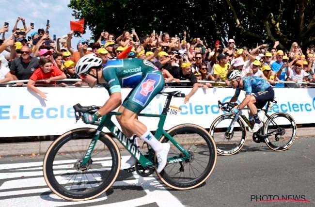 Jasper Philipsen (Alpecin Deceuninck) mengalahkan Mark Cavendish (Astana Qazakhstan) di TdF etape 7 sehingga menunda pemecahan rekor Cavendish