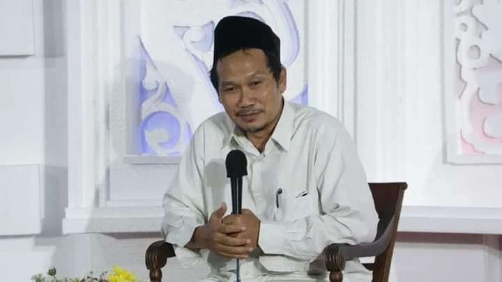 KH Ahmad Bahauddin Nursalim alias Gus Baha santai saja dalam memberi pesan-pesan keagamaan Islam. (Foto: dok/ngopibareng.id)