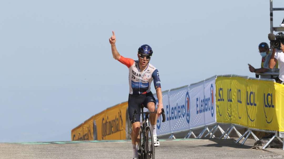 Michael Woods (Israel PremierTech) berhasil menjadi juara satu di Tour de France 2023 etape 9 di usianya yang tak lagi muda, 36 tahun. (Foto: Istimewa)