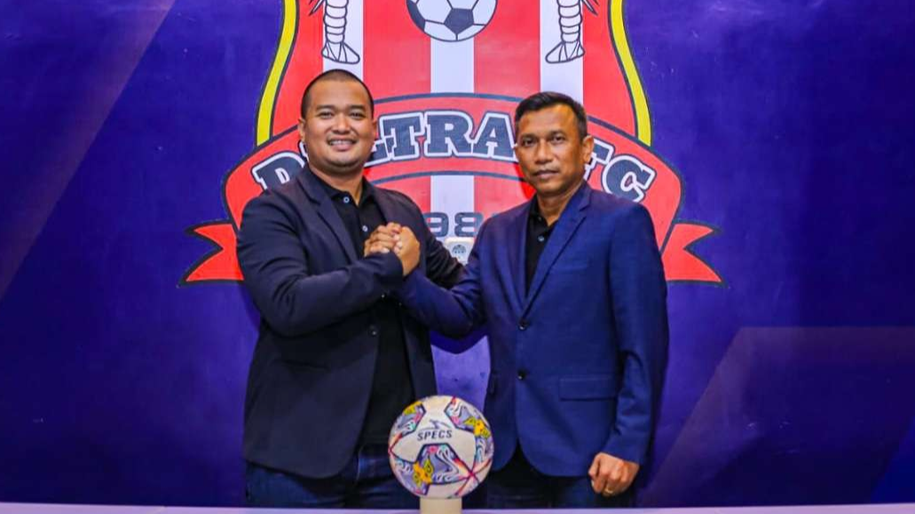 Manajer Deltras bersama pelatih baru Deltras FC. (Foto: Aini Arifin/Ngopibareng.id)