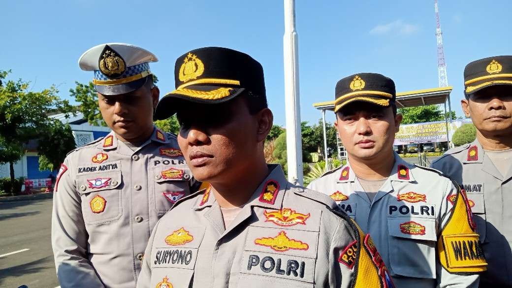 Kapolres Tuban saat memberikan keterangan kepada wartawan usai apel gelar pasukan Operasi Patuh Semeru 2023 (Khoirul Huda/Ngopibareng.id)