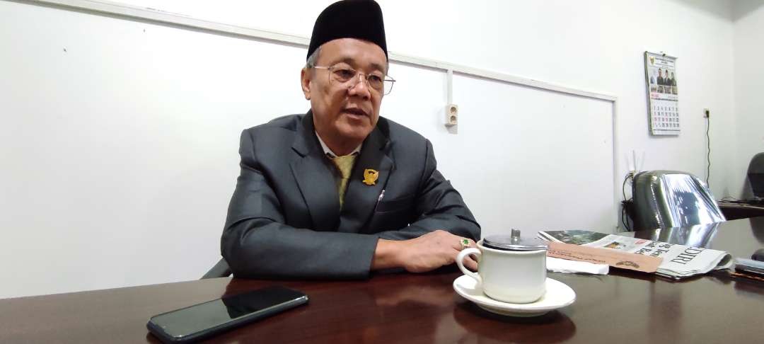 Ketua DPC (Dewan Pimpinan Cabang) Partai Hanura Kota KedirI Bambang Giantoro menyebut konstelasi Pileg  2024 mendatang lebih kompetitif jika dibandingkan pileg 5 tahun lalu (Fendi Lesmana/ngopi bareng.id)