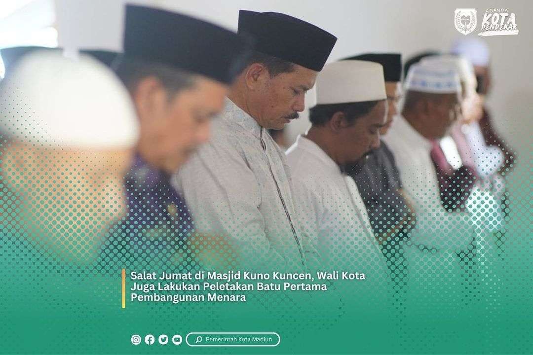 Walikota Madiun  H Maidi, saat menunaikan solat Jumat di Masjid   Nur Hidayatulloh Kuncen, pada Jumat 14 Juli 2023. (Foto: dok. madiunkota)