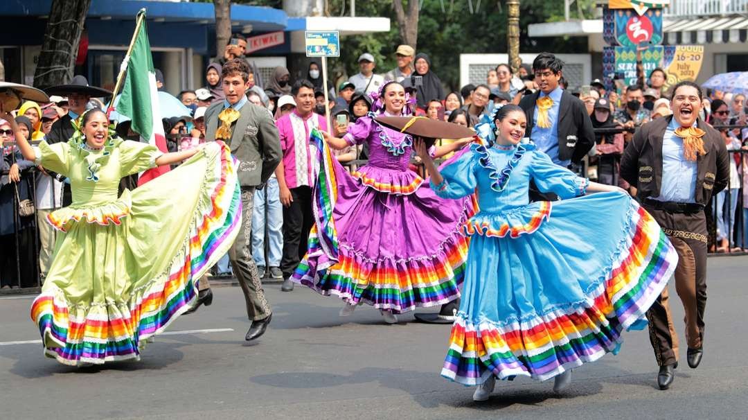 Peserta dari Meksiko menampilkan budayanya dalam Surabaya Cross Culture Festival 2023. (Foto: Ist)